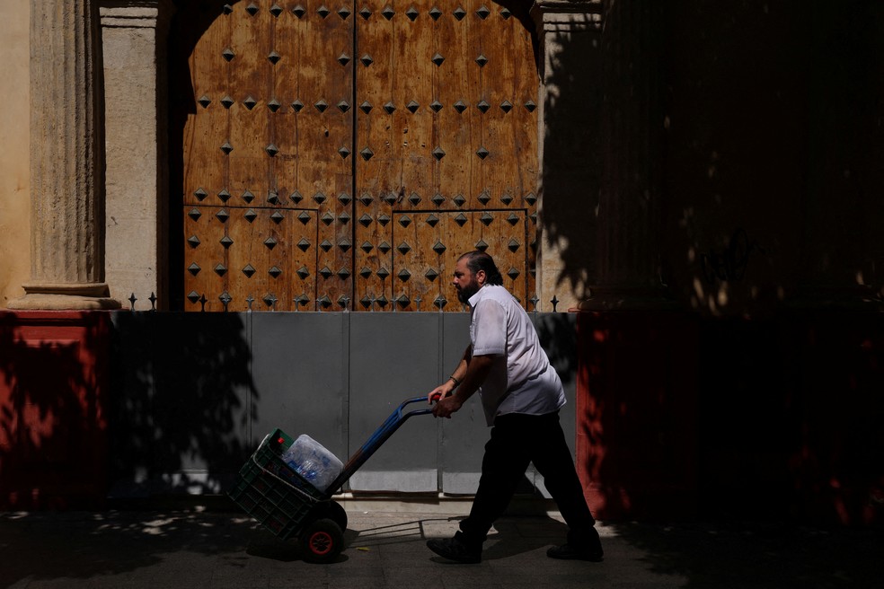 Espanha vive tempo quente e seco — Foto: REUTERS/Claudia Greco