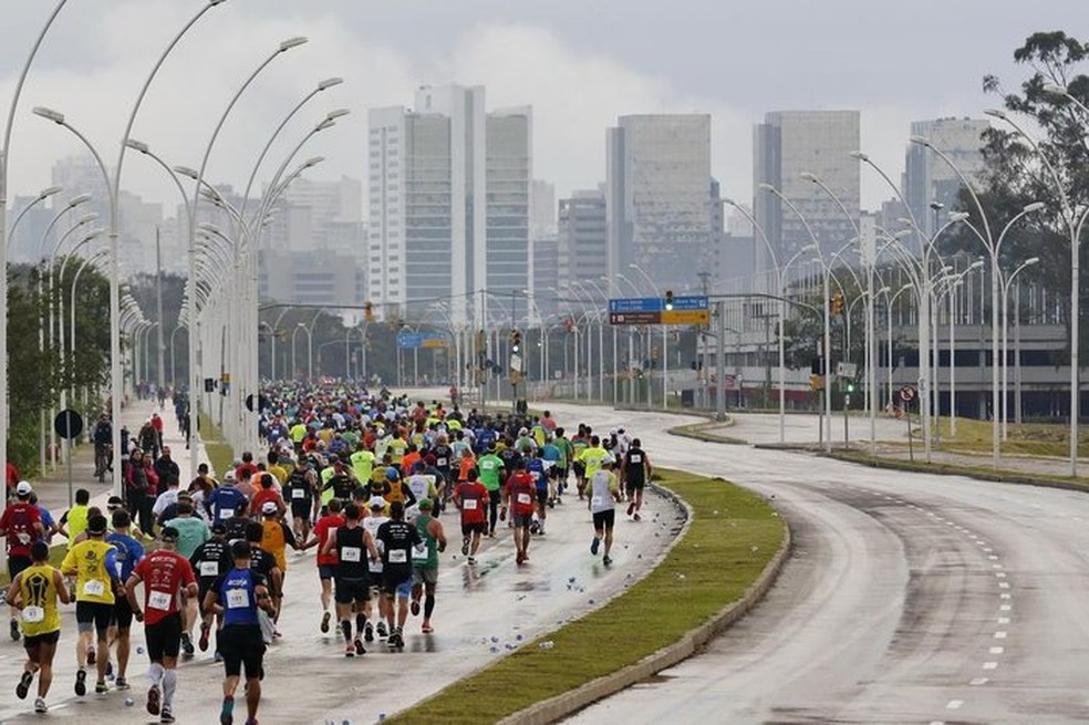 Corrida em Porto Alegre — Foto: Mateus Bruxel/ Agencia RBS
