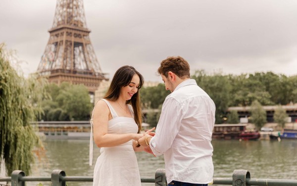 Victor pediu a noiva em casamento durante viagem à França. — Foto: Arquivo Pessoal