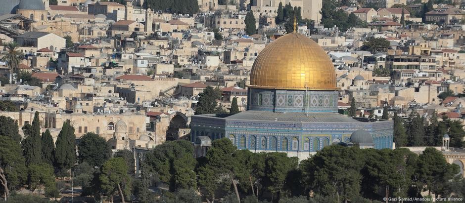 Ministro de extrema direita de Israel gera crise após rezar em templo muçulmano