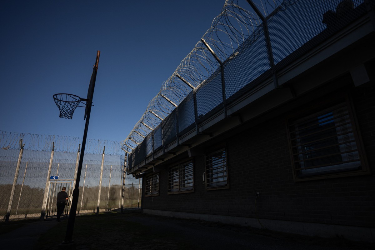 Governo sueco prepara presídio para adolescentes de 13 anos em meio a críticas