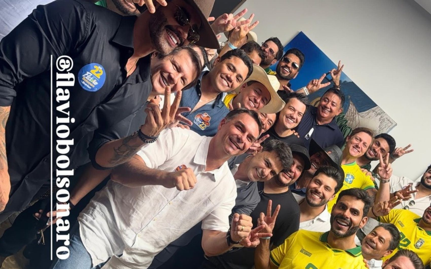 Encontro com Flávio Bolsonaro reuniu mais de 30 sertanejos; veja lista 
