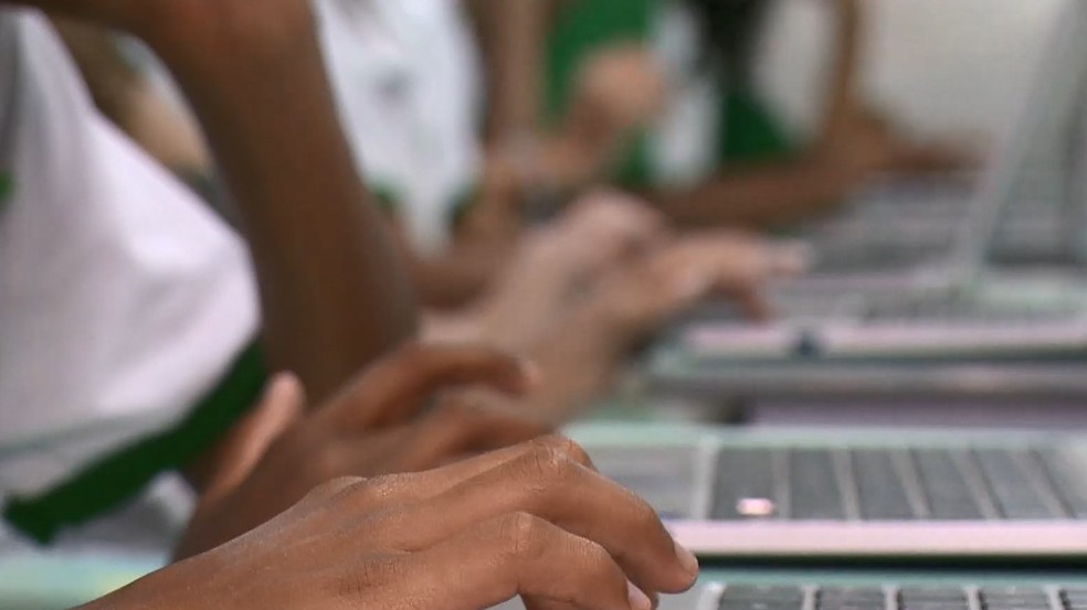 Estudantes utilizam plataforma de gameficação para reforçar o aprendizado — Foto: Reprodução/TV Gazeta