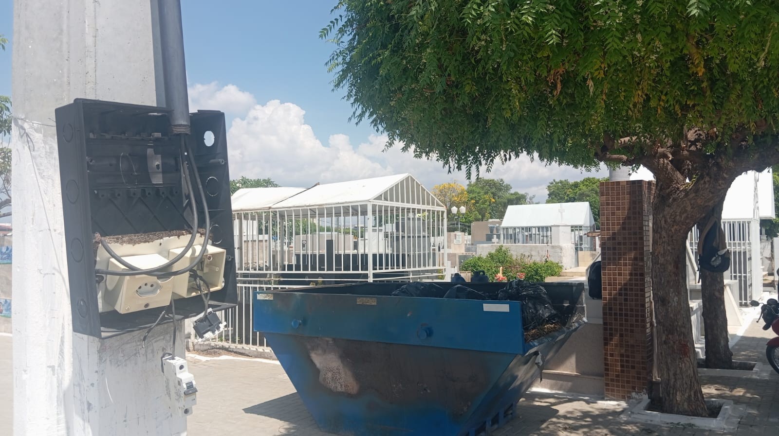 Em destaque: Furto de 1,7 mil metros de cabos elétricos e 50 lâmpadas é registrado no cemitério Campo das Flores, em Petrolina