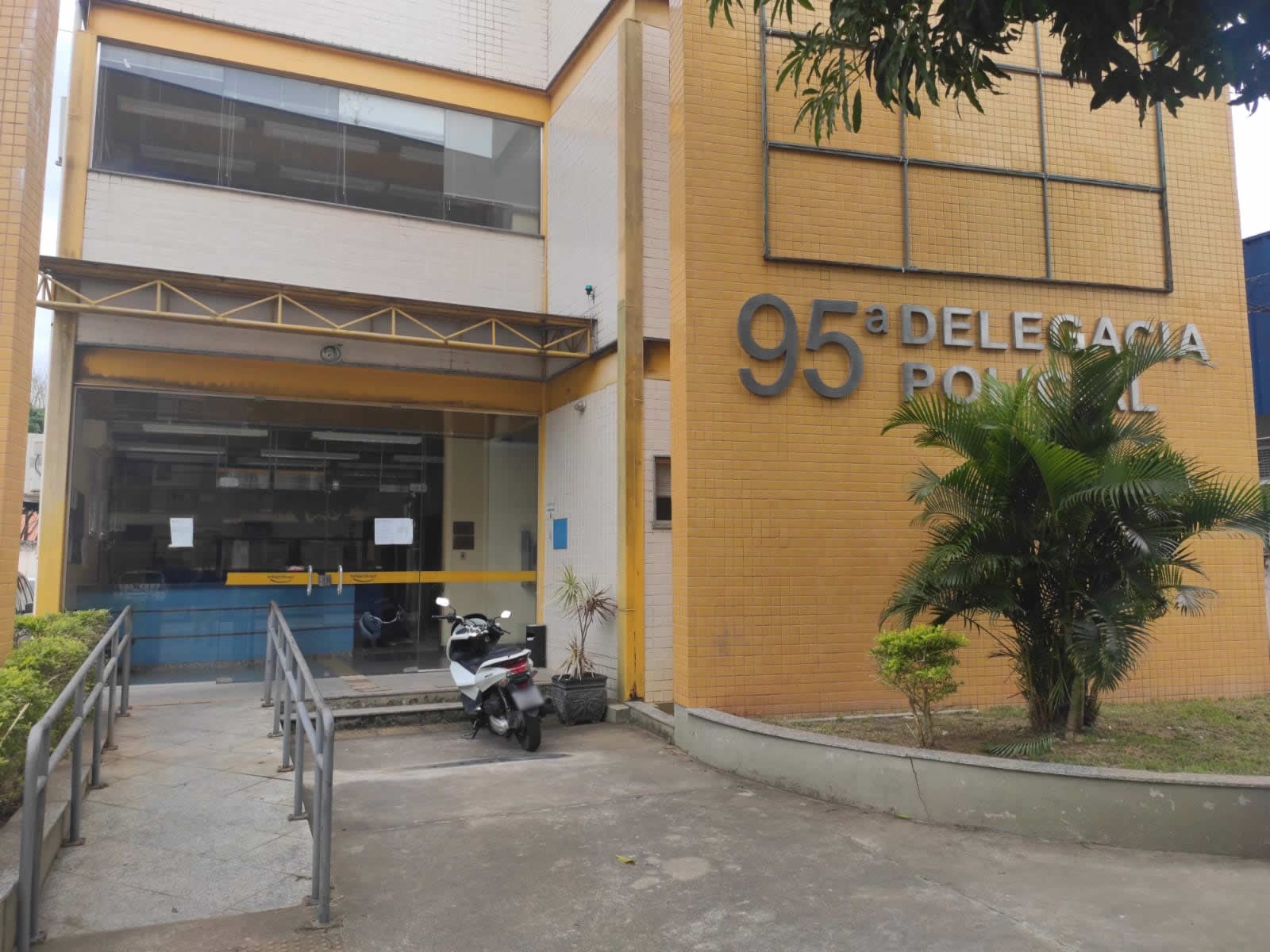 AÇÃO ENTRE POLÍCIA CIVIL E Militar prenda três Pessoas e Aprende Drogas em Vassouras | Sul do rio e costa verde