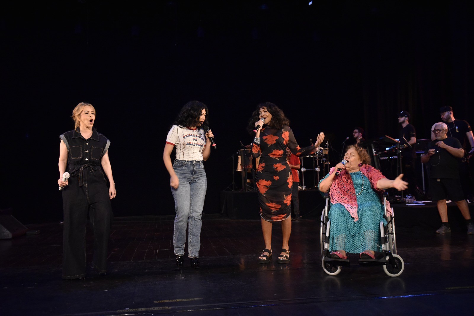 Encontro de gerações: Joelma, Zaynara, Gaby e Dona Onete ensaiam para shows no The Town e no rio em Belém