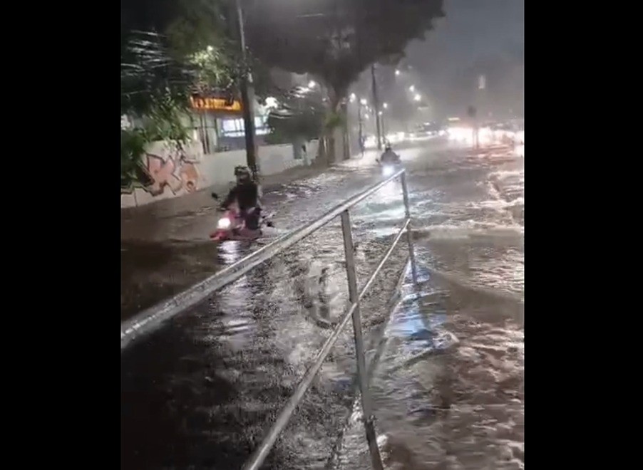 Chuva forte causa transtornos no Grande Recife; confira fotos e vídeo