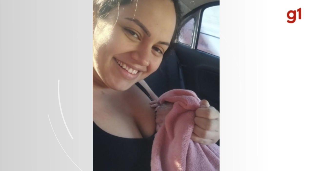 Avó faz parto do neto em carro de app