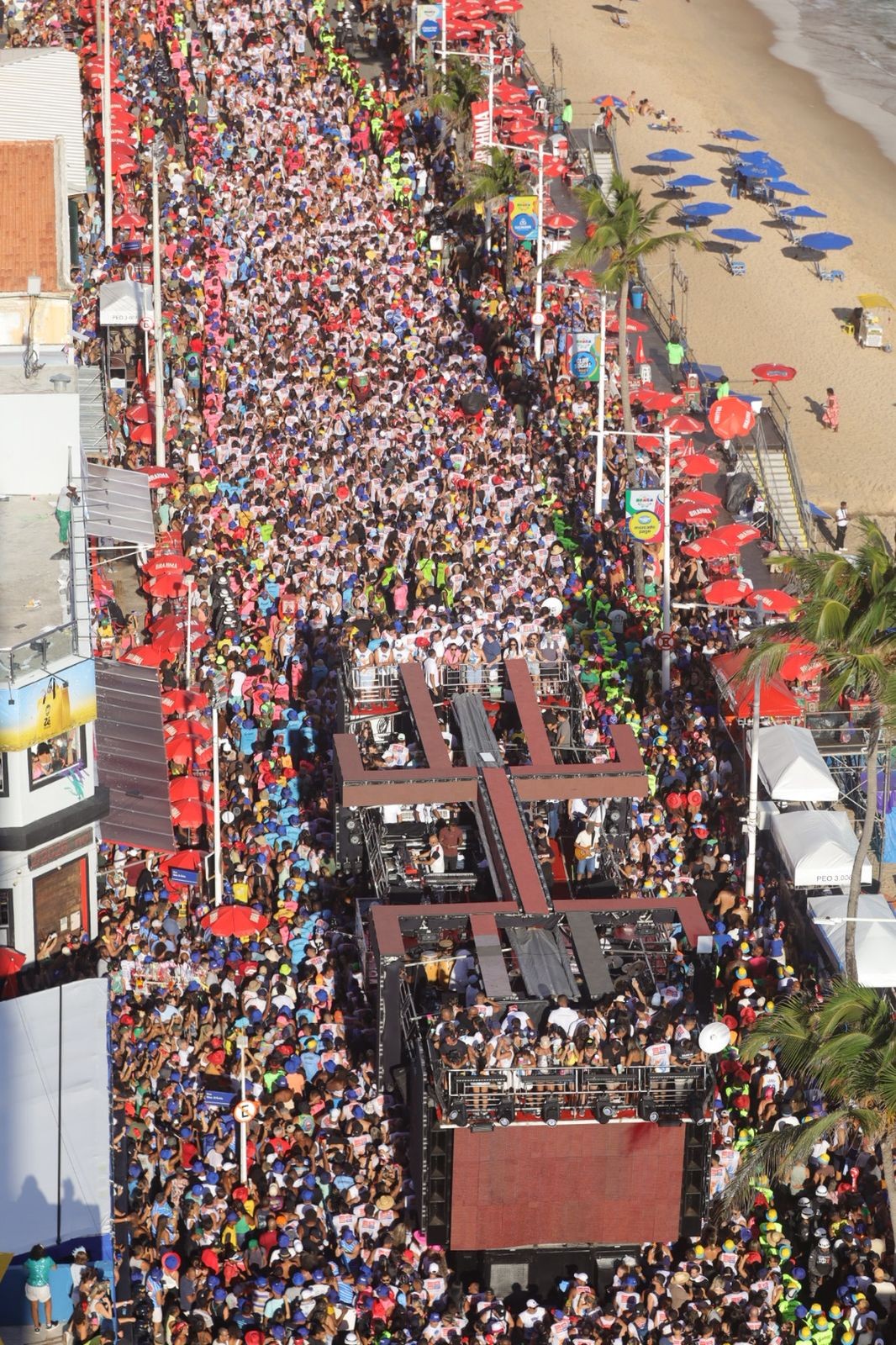 Queixas sobre atraso nos desfiles e 'engarrafamento' no circuito: o que está por trás das reclamações no carnaval de Salvador