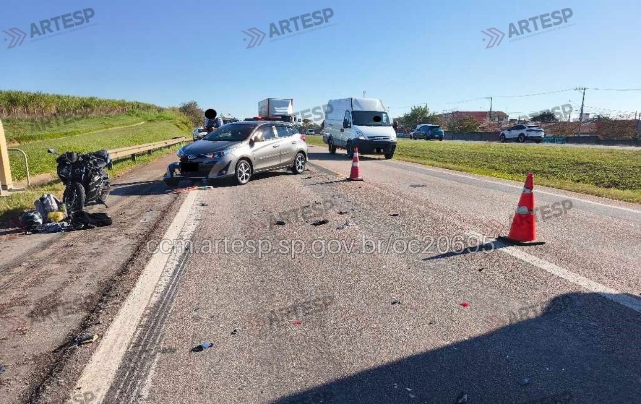 Motociclista fica gravemente ferido após se envolver em acidente com carro e caminhão na SP-75 em Salto