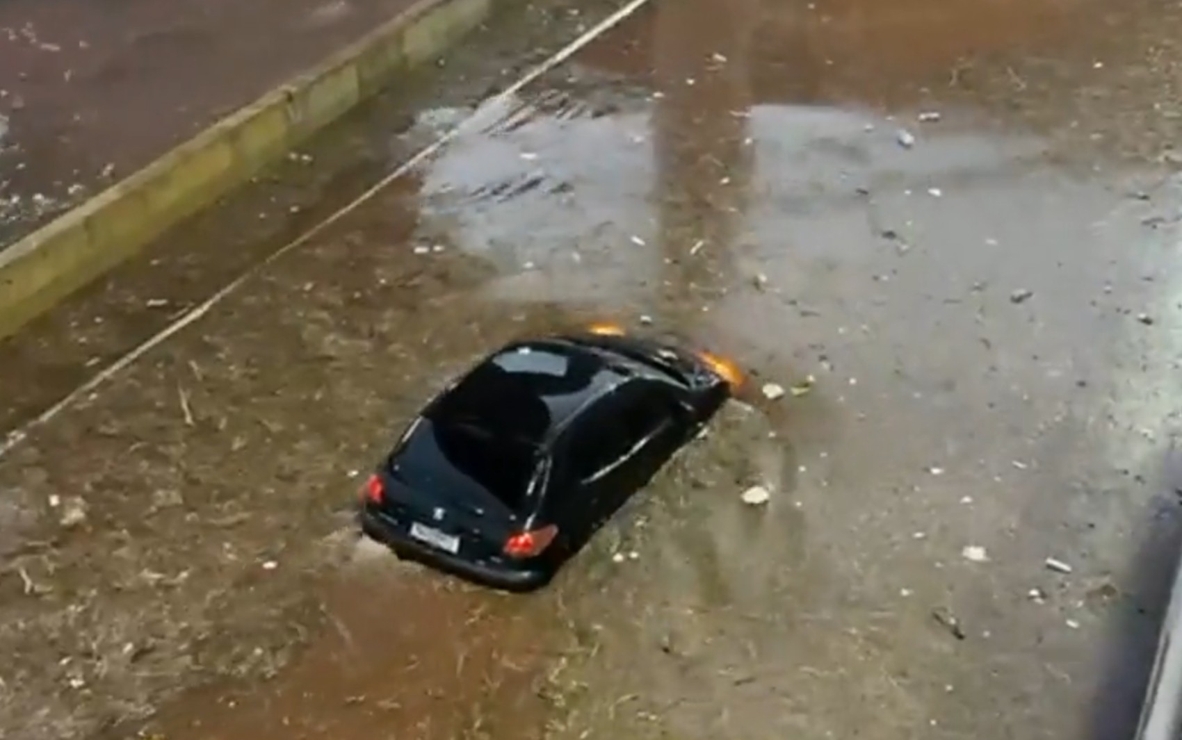 Prefeitura vai instalar cancelas automáticas para fechar ruas em caso de chuva forte, em Goiânia 