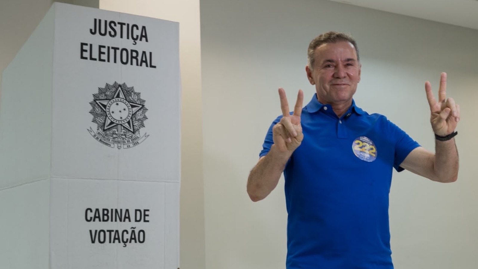 Alcides Fernandes (PL) vota em Fortaleza