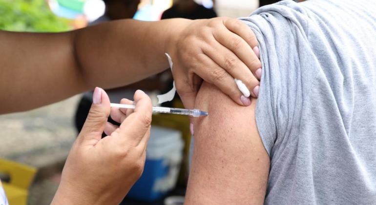 Prefeitura de BH promove vacinação contra a gripe em diversos pontos da cidade neste sábado; veja locais