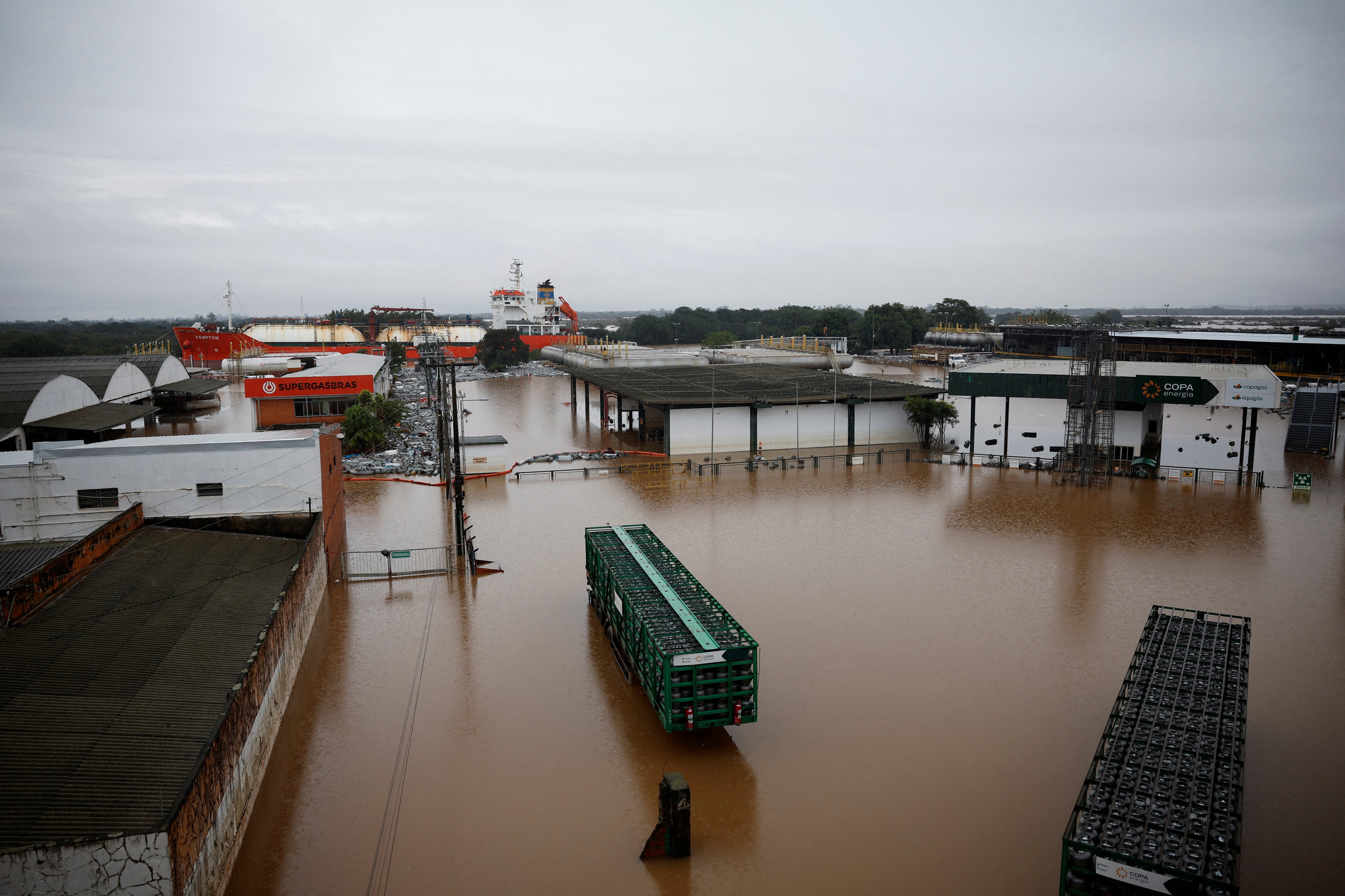 Temporais no RS: entenda como o relevo de Porto Alegre e as 'marés de tempestade' travam escoamento