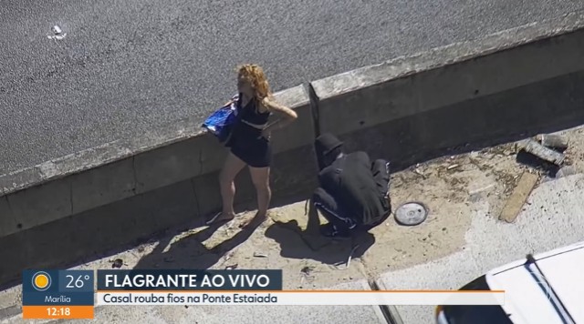SP1 flagra ao vivo casal furtando fios da Ponte Estaiada, na Zona Sul de São Paulo