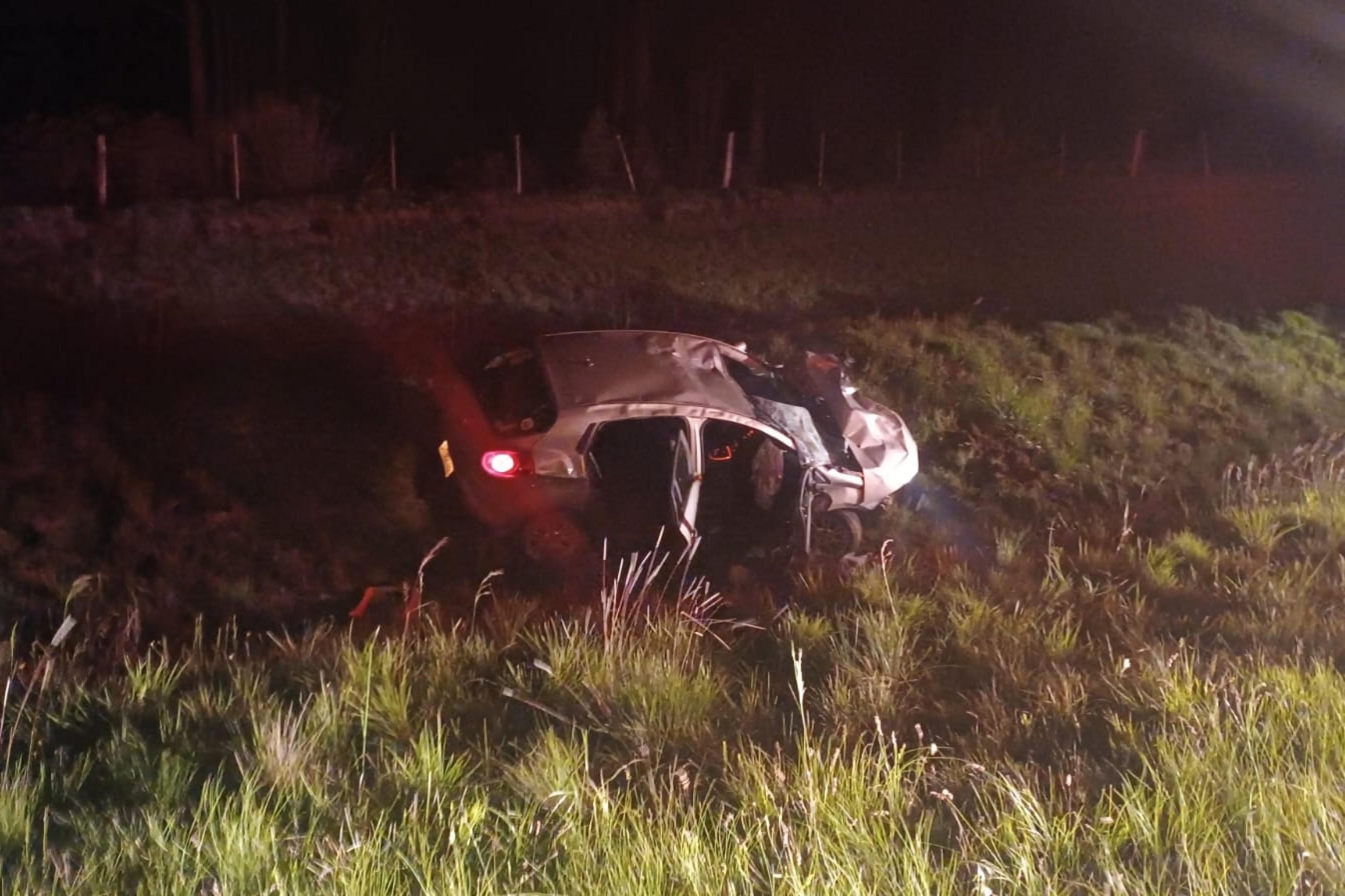 Colisão frontal entre carro e moto mata três e deixa dois feridos na ERS-020, em São Francisco de Paula