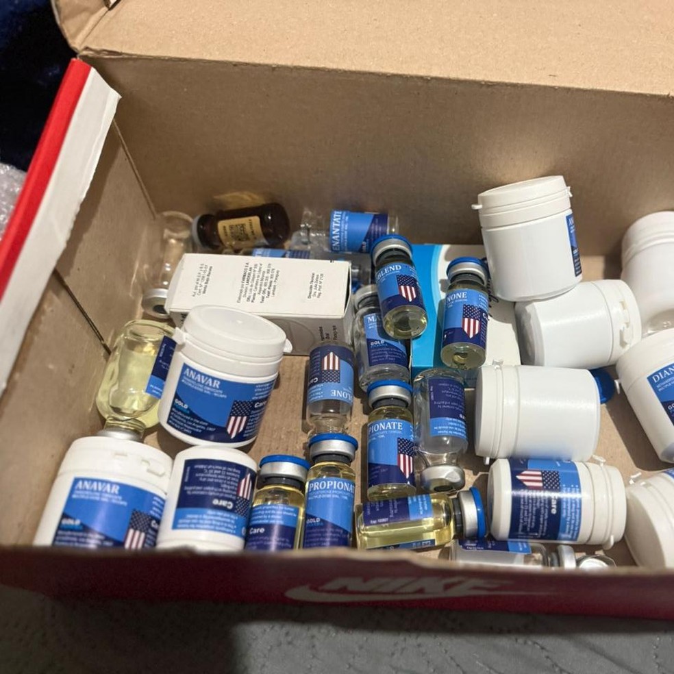 Produtos localizados com um dos investigados durante operação — Foto: Polícia Civil/Divulgação