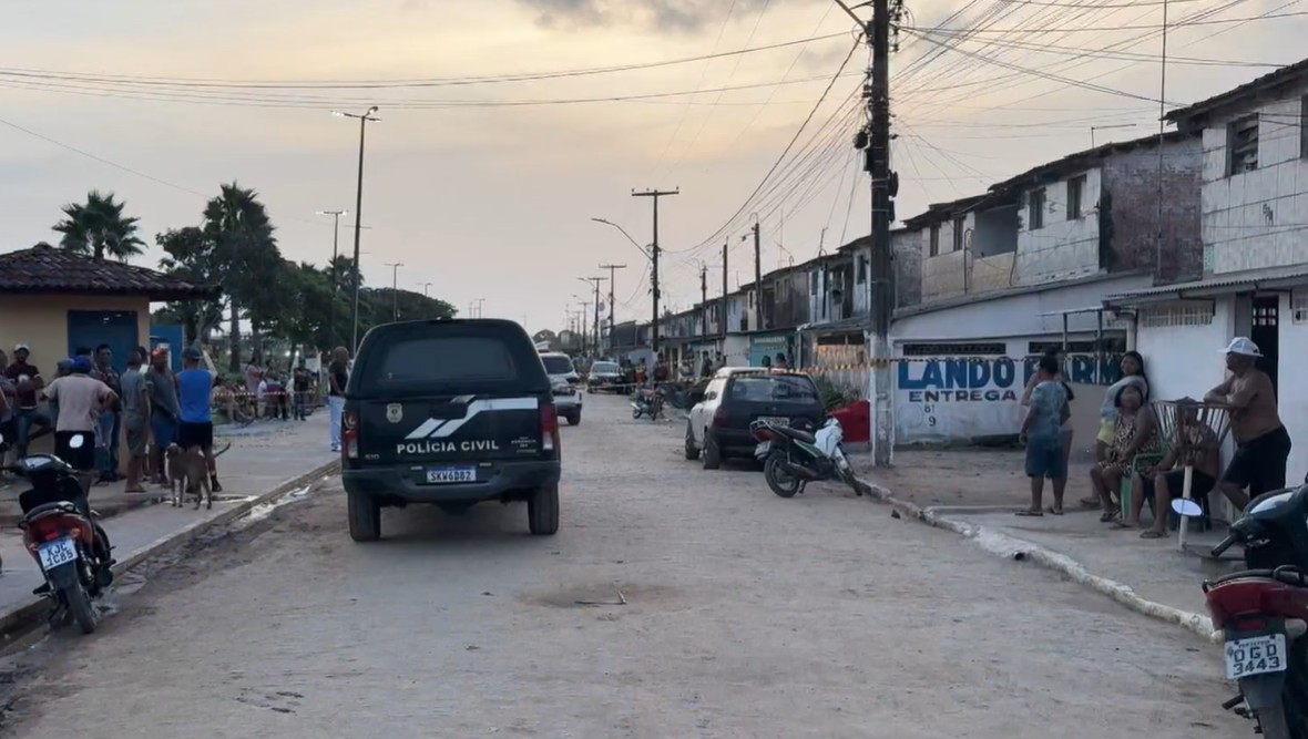 Homem é morto a tiros na frentre de casa em Pedras de Fogo, na Paraíba
