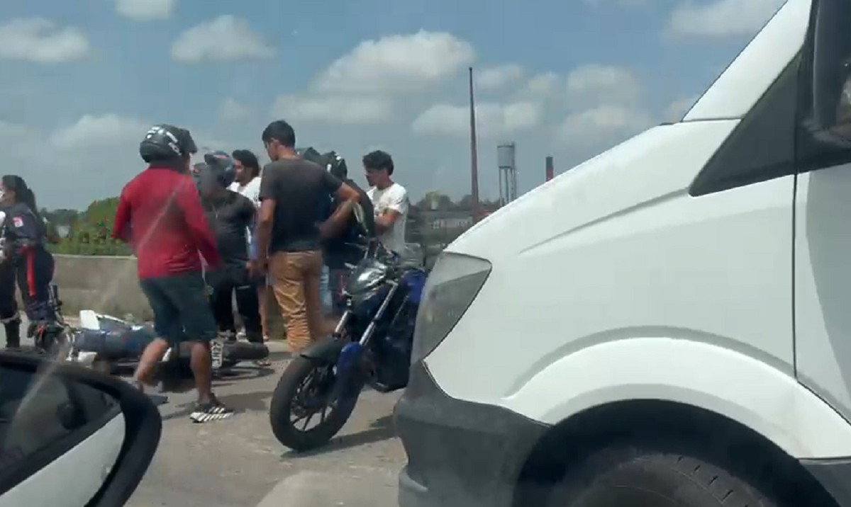 Mulher morre após cair de motocicleta e ser atropelada por caminhão no elevado da Mário Covas, na Grande Belém