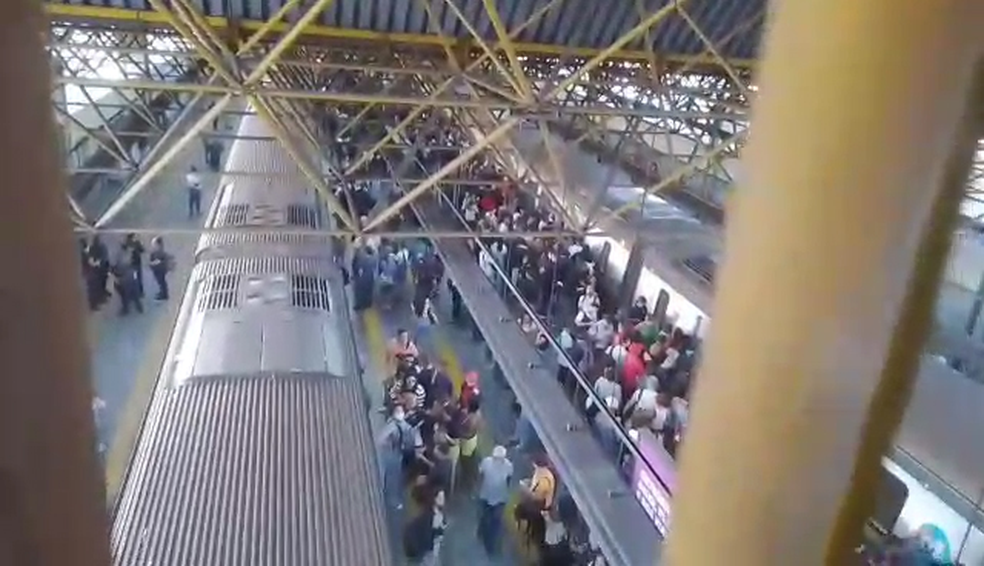Plataforma da estação do metrô na Pavuna, na Zona Norte do Rio de Janeiro, na manhã desta quarta-feira (9) — Foto: Reprodução