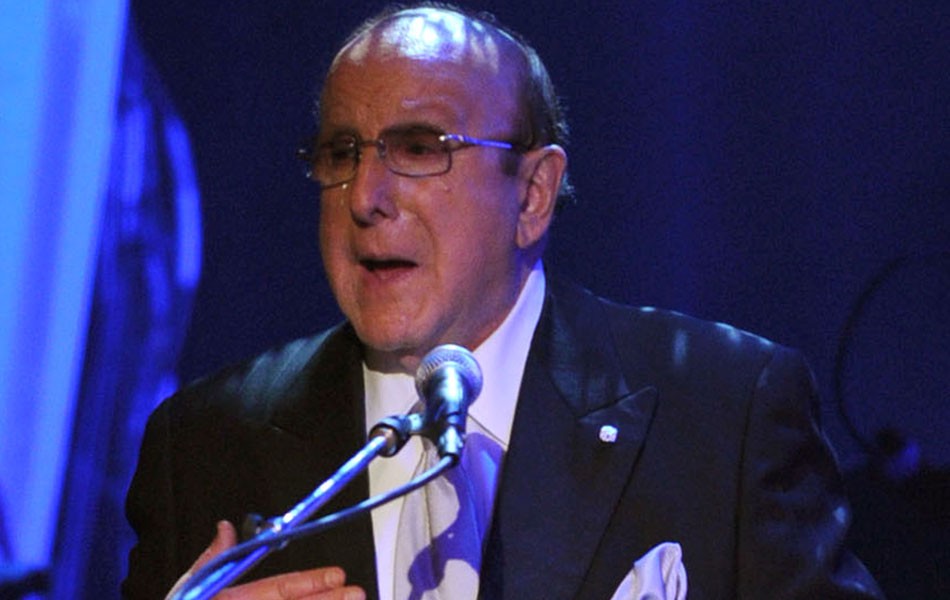 Clive Davis, produtor que lançou Whitney Houston e Bruce Springsteen, morre aos 94 anos