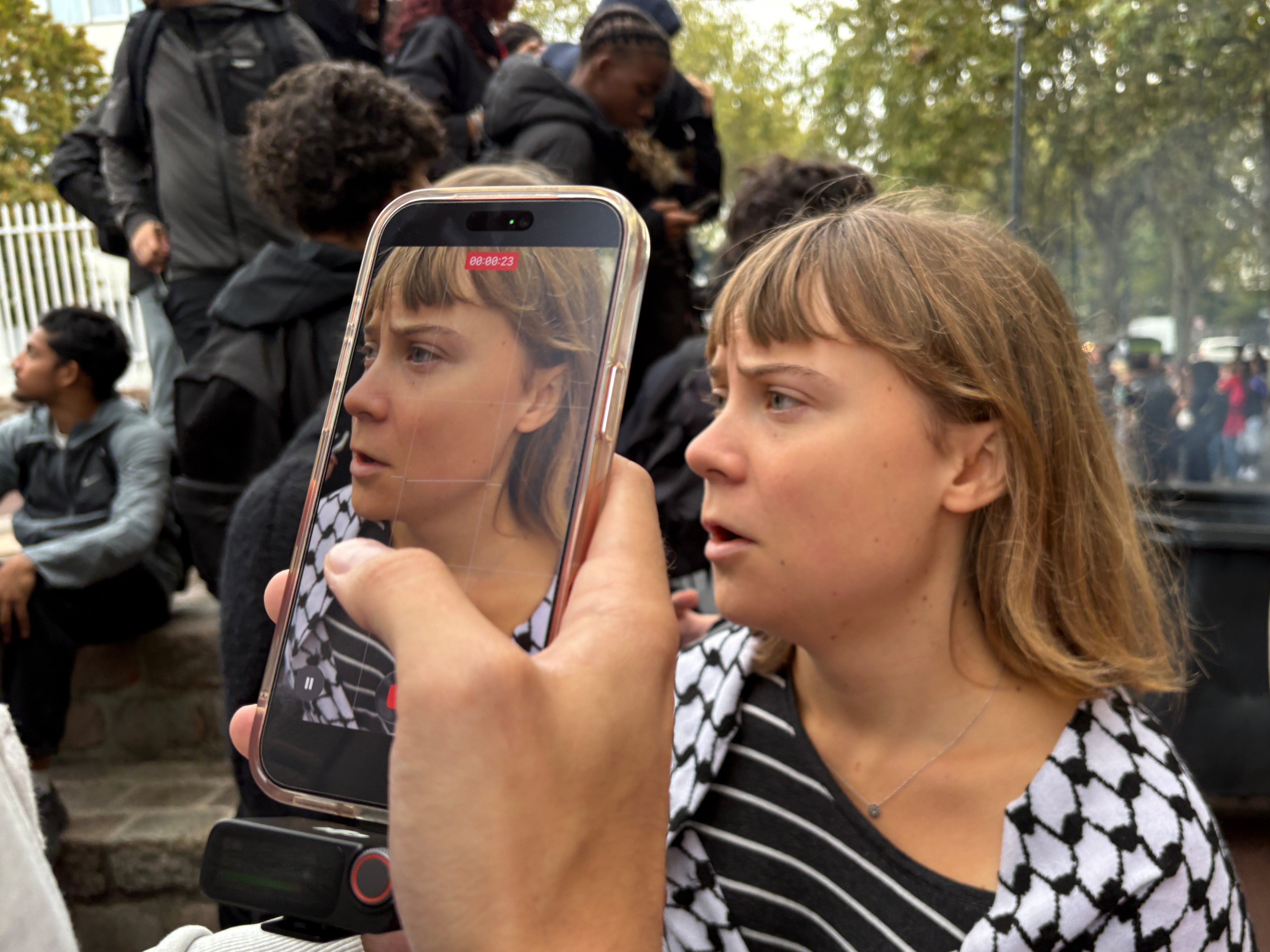 Greta Thunberg se junta a estudantes franceses em novo dia de protestos