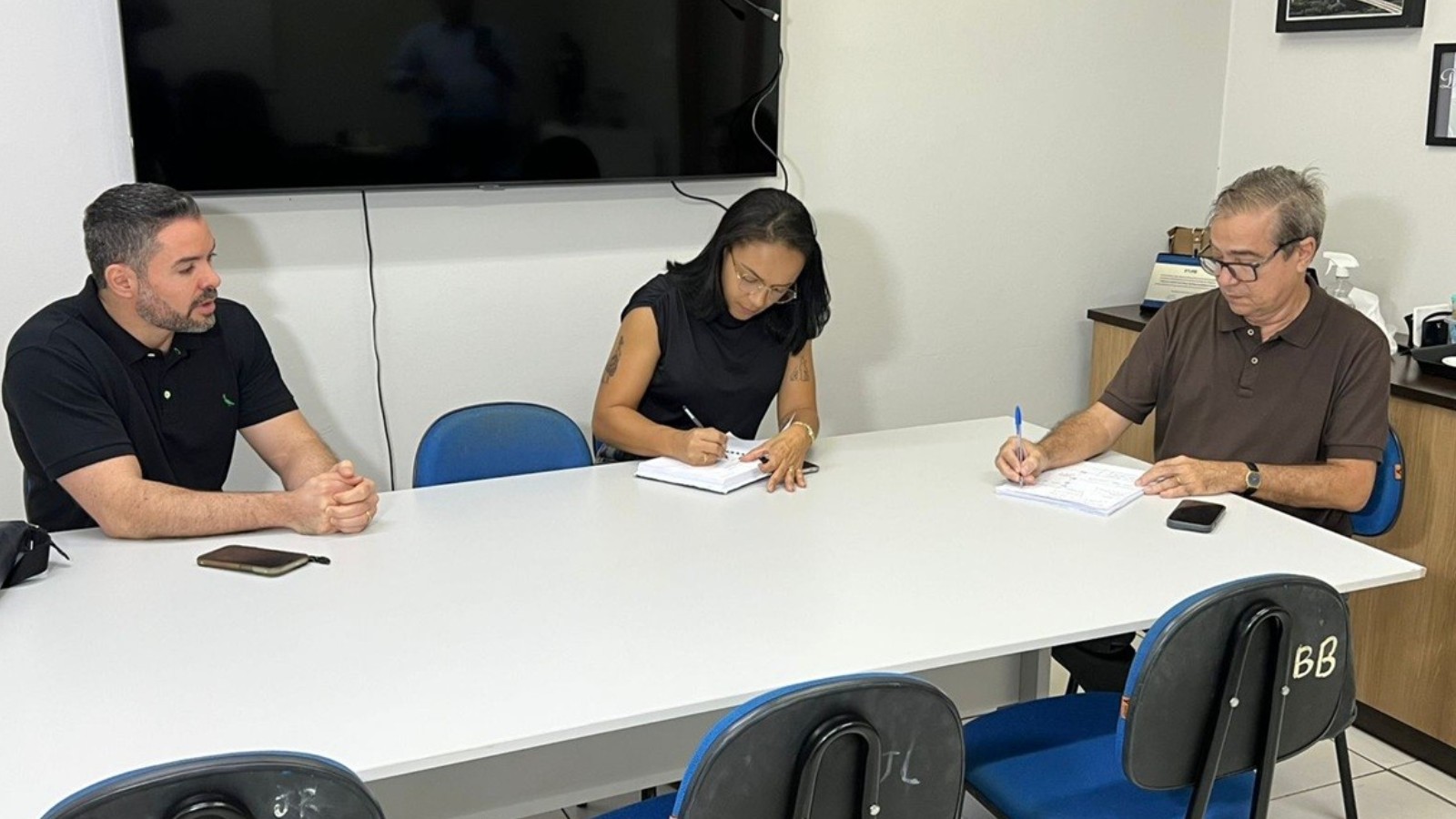 Falta de coleta de lixo em Teresina: prefeitura cria 'plantão de limpeza' após interrupção do serviço