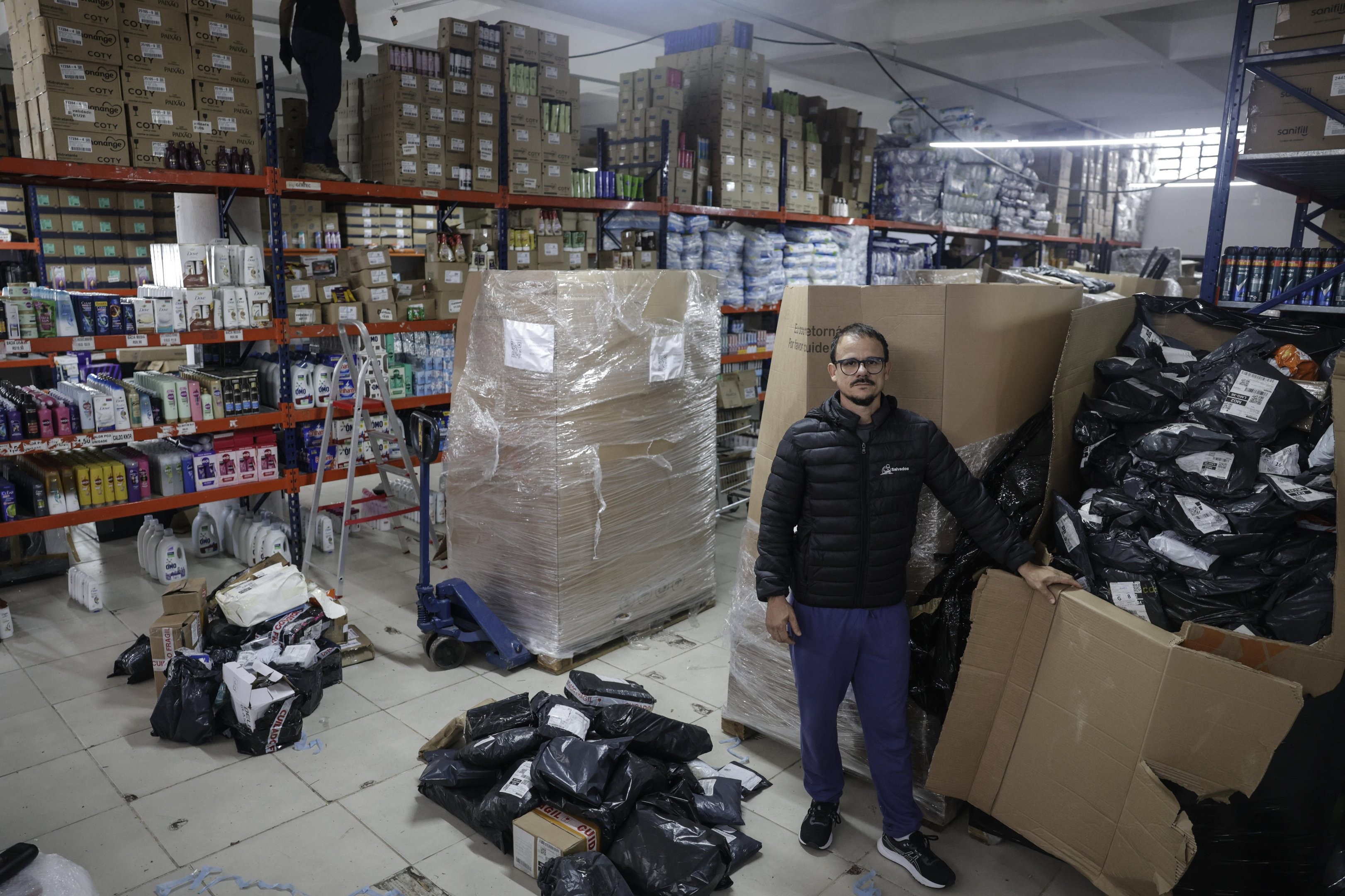 'R$ 30 e um produto misterioso': loja vende pacotes lacrados e reúne centenas de pessoas em filas no RS