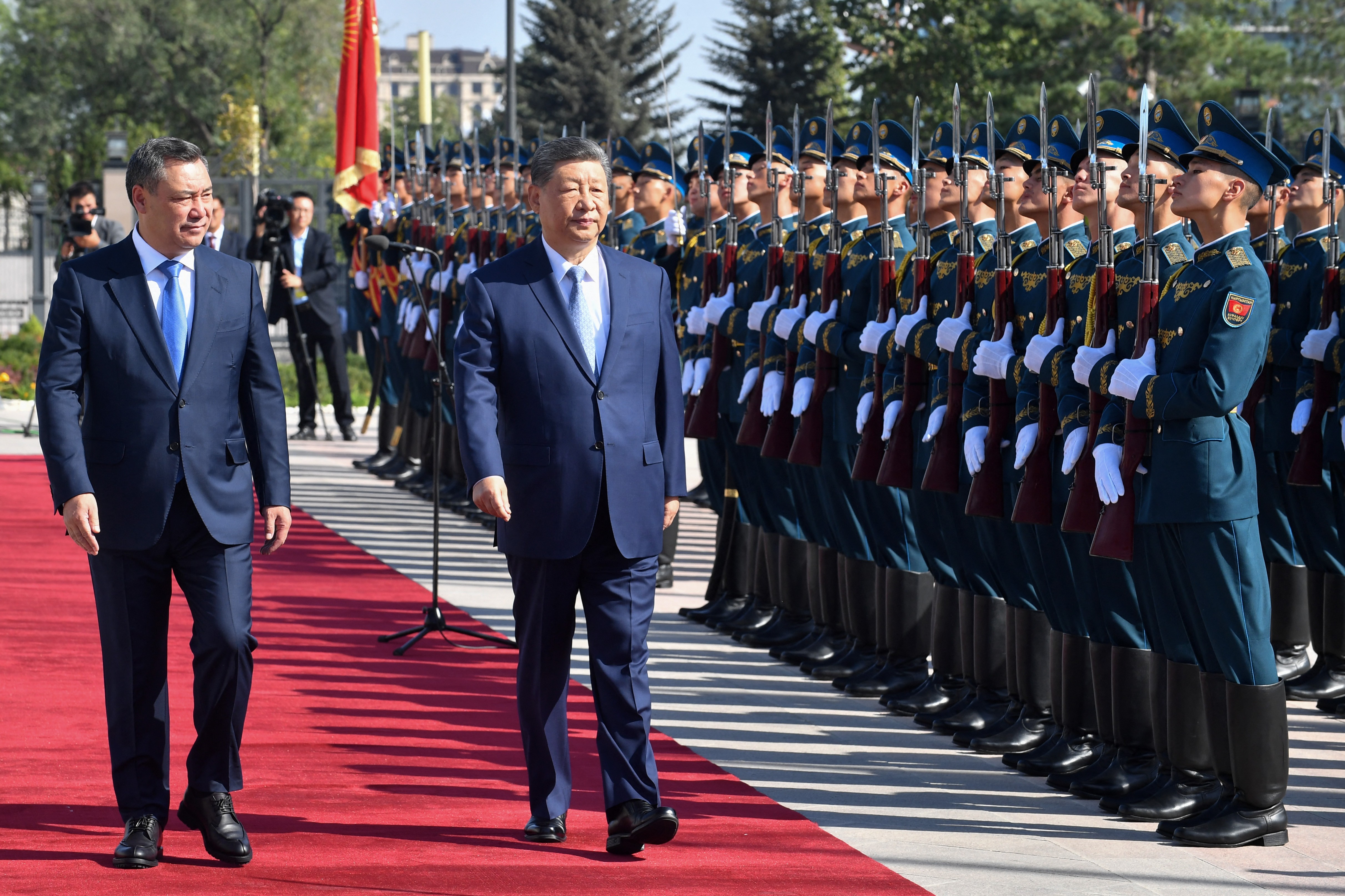 Xi Jinping se reúne com Putin em cúpula 'anti-EUA' no Quirguistão