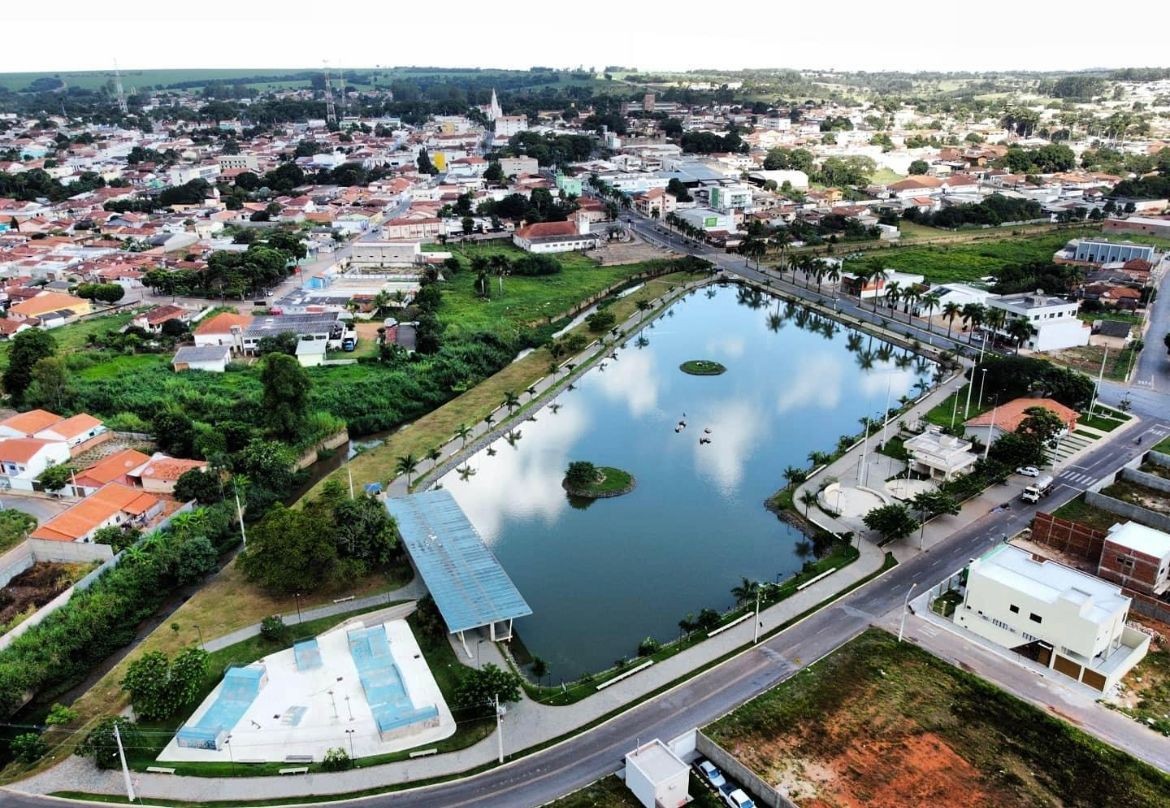 Salários de até R$ 8,5 mil: Câmara de Ipameri lança concurso com 70 vagas