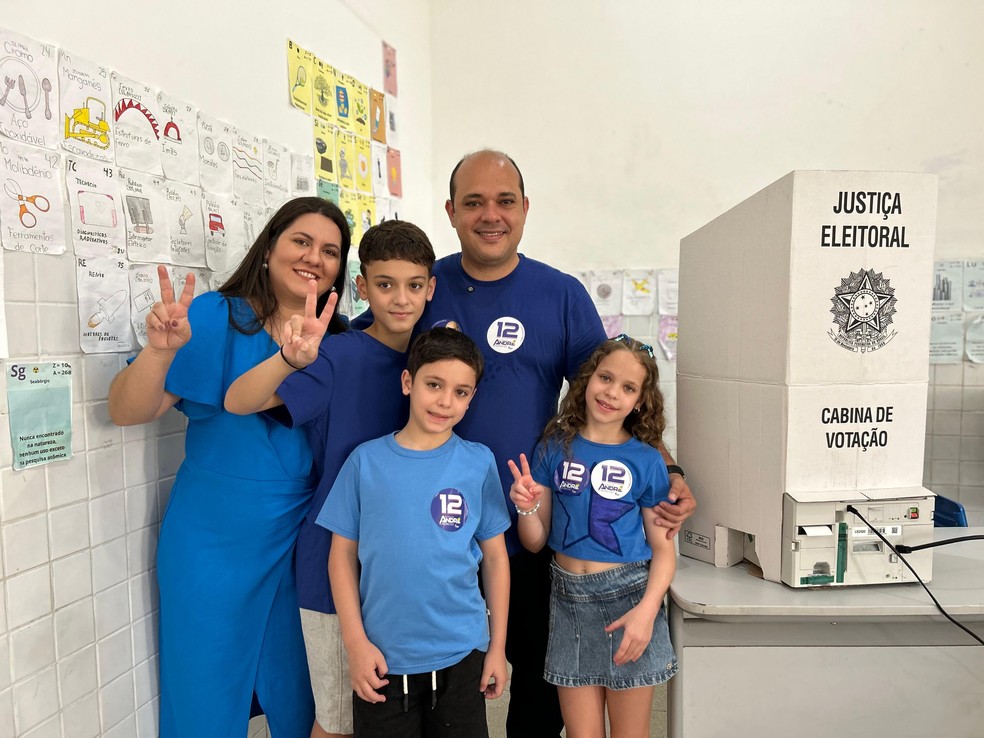 O candidato a prefeito de Campina Grande André Ribeiro votou por volta das 12h — Foto: André Ribeiro/Divulgação