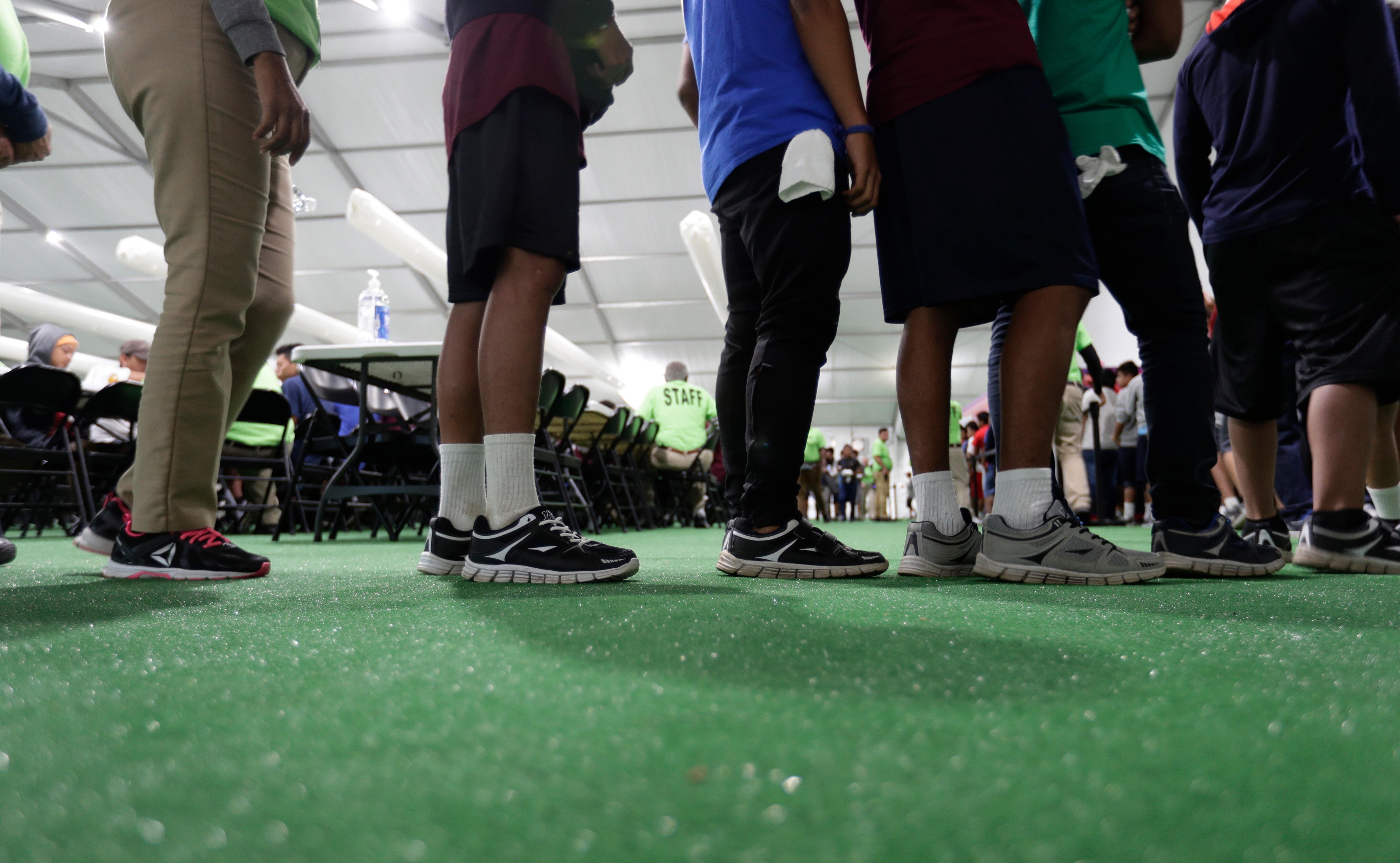 
Governo Trump oferece US$ 2,5 mil a adolescentes imigrantes que deixarem os EUA
