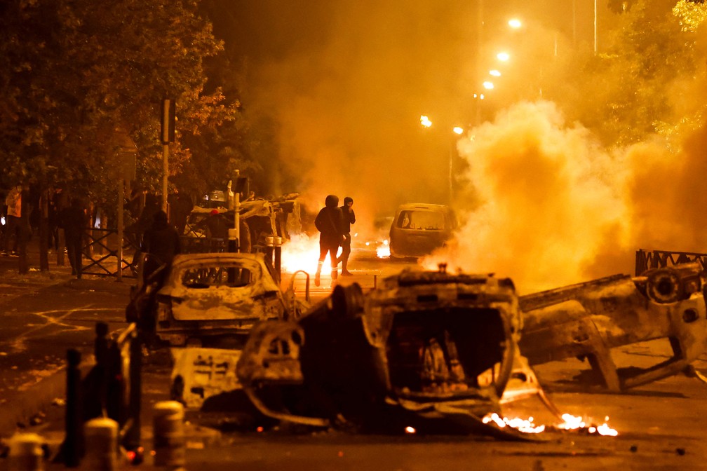 França tem 2ª morte em protestos por assassinato de adolescente em abordagem policial