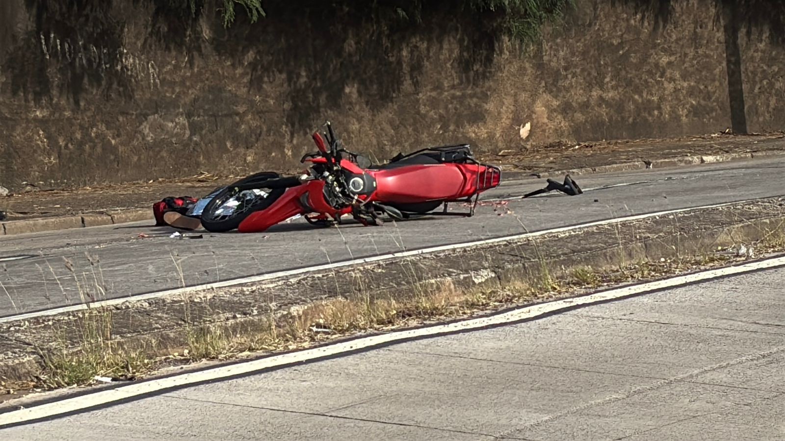 Motociclista morre após acidente com caminhão em avenida de Piracicaba e via é interditada  