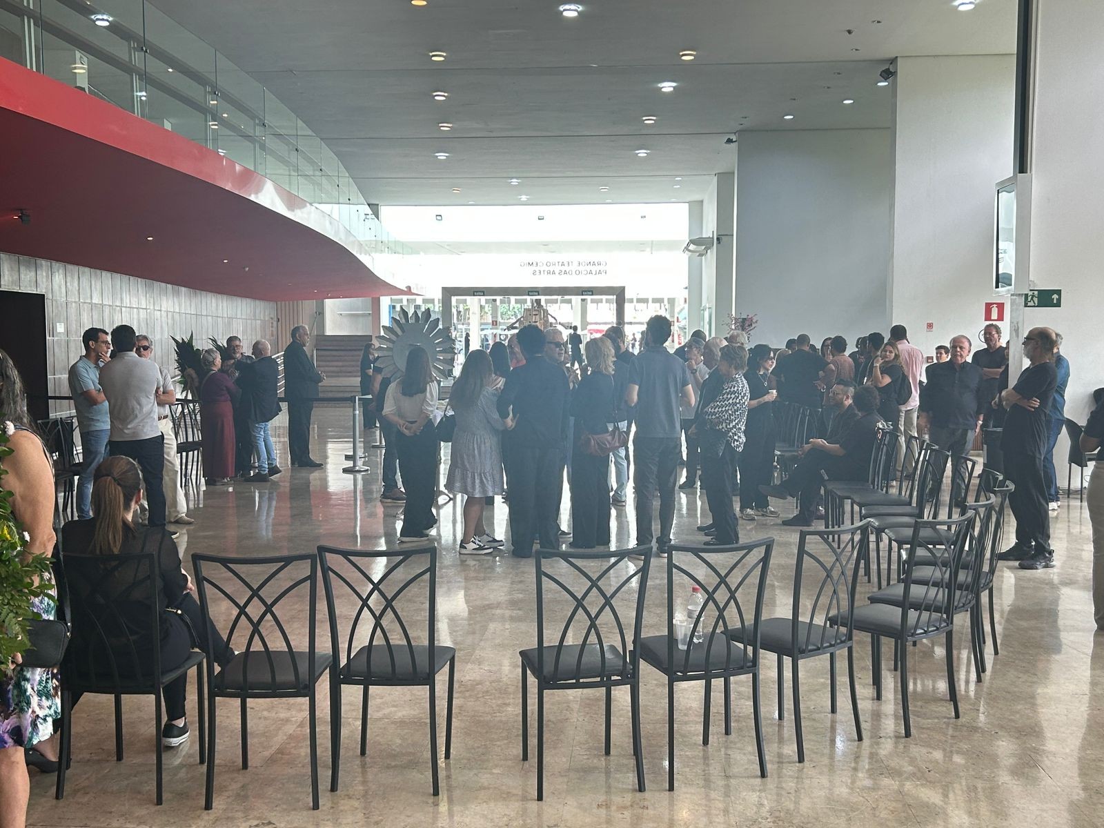 Corpo do cantor Lô Borges é enterrado em Belo Horizonte 