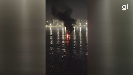 Embarcação de passeio pega fogo no mar e deixa feridos no litoral de SP - Programa: G1 TV Tribuna 