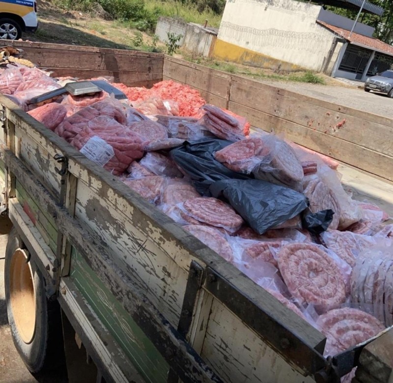 Mais de uma tonelada de carne e linguiça imprópria para consumo é apreendida em Divinópolis