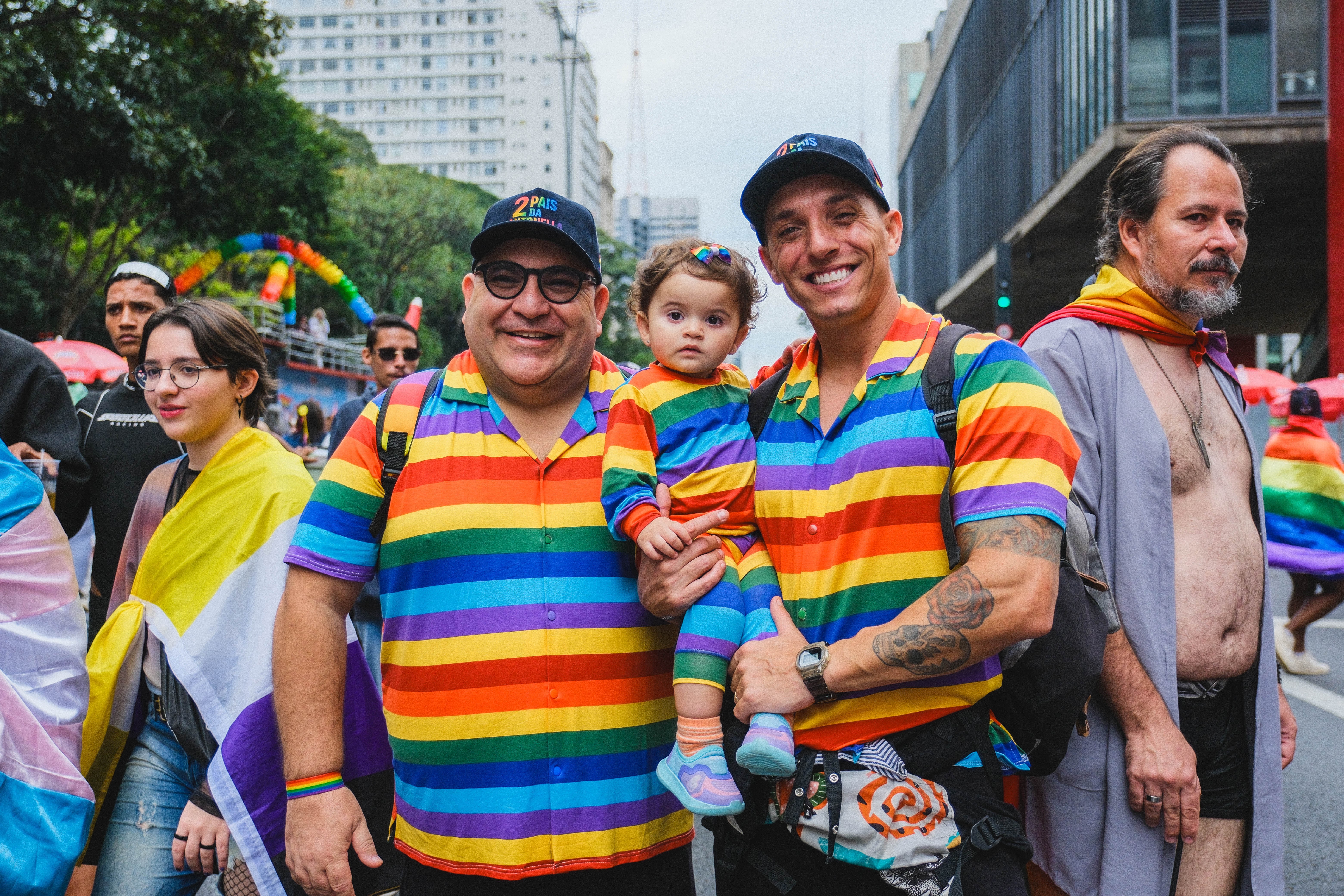 Casal leva primeiro bebê com DNA dos dois pais do Sul do Brasil para a Parada LGBT: 'Antonella é símbolo de luta'
