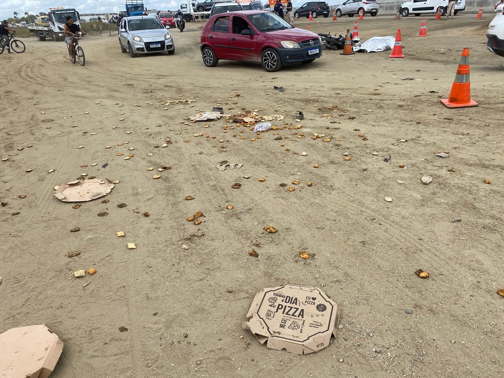 Pai e filho morrem em acidente na BR-104, em Campina Grande — Foto: Geraldo Jerônimo/TV Paraíba