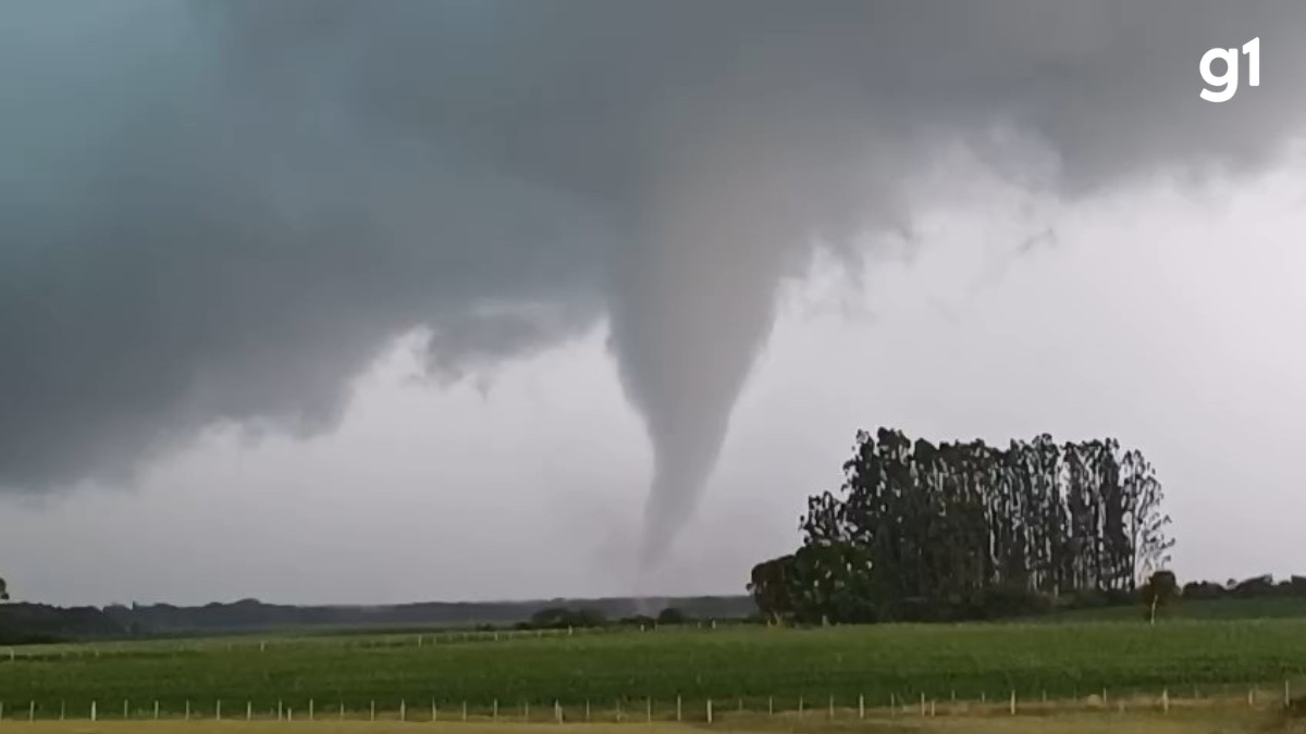 VÍDEO: Moradores registram formação de tornado no interior do RS