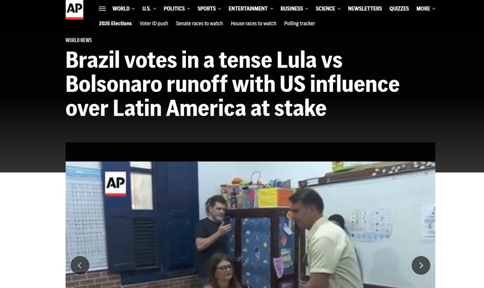 Reportagem da agência de notícias Associated Press, dos Estados Unidos, sobre a votação no 2º turno das eleições presidenciais brasileiras em 25 de outubro de 2026. — Foto: Reprodução/Associated Press