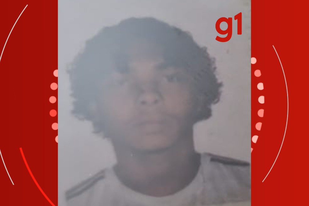 A vítima foi identificada como Carlos André Ribeiro dos Santos, de 18 anos — Foto: Reprodução