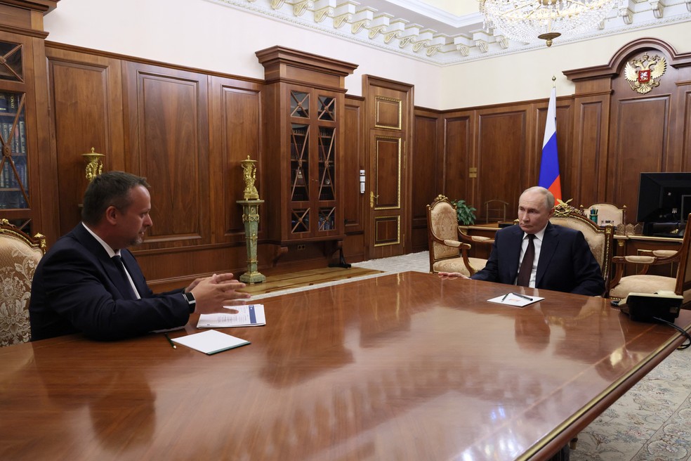 Andrei Nikitin em fotos oficiais com Putin aps nomeao como ministro interino dos Transportes  Foto: Sputnik/Mikhail Metzel/Pool via Reuters
