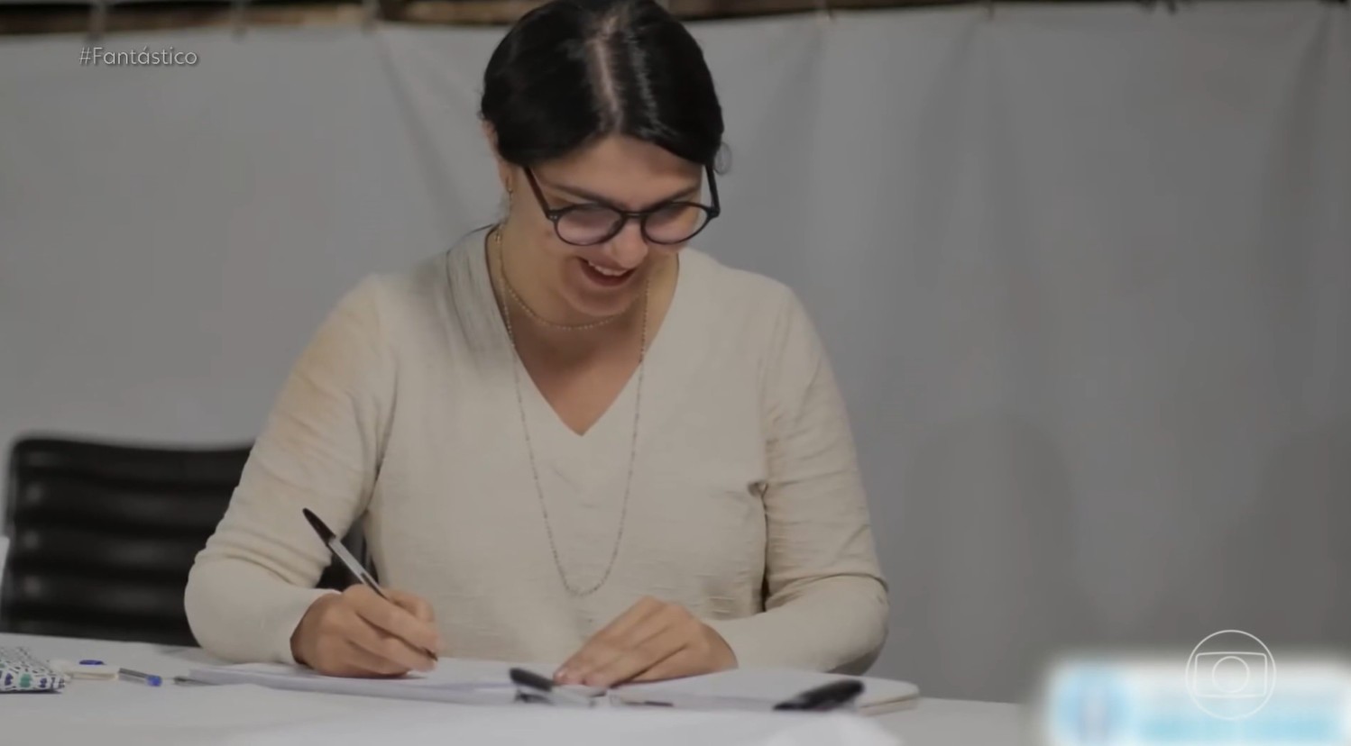 Famílias acusam médium de fraudar cartas psicografadas com dados coletados na internet