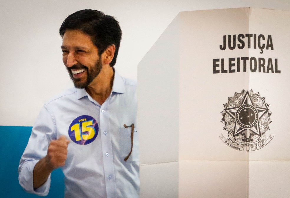 Imagem ilustrativa sobre TSE abre apuração da eleição 2026, já conta votos no exterior