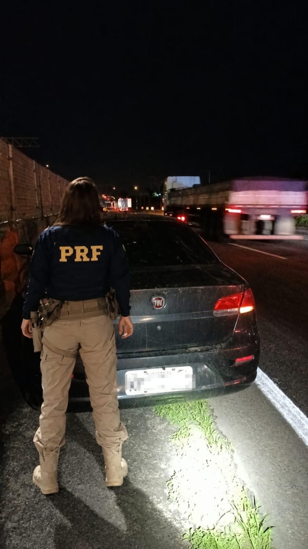 Carro com registro de roubo é recuperado na Via Dutra, em Itatiaia