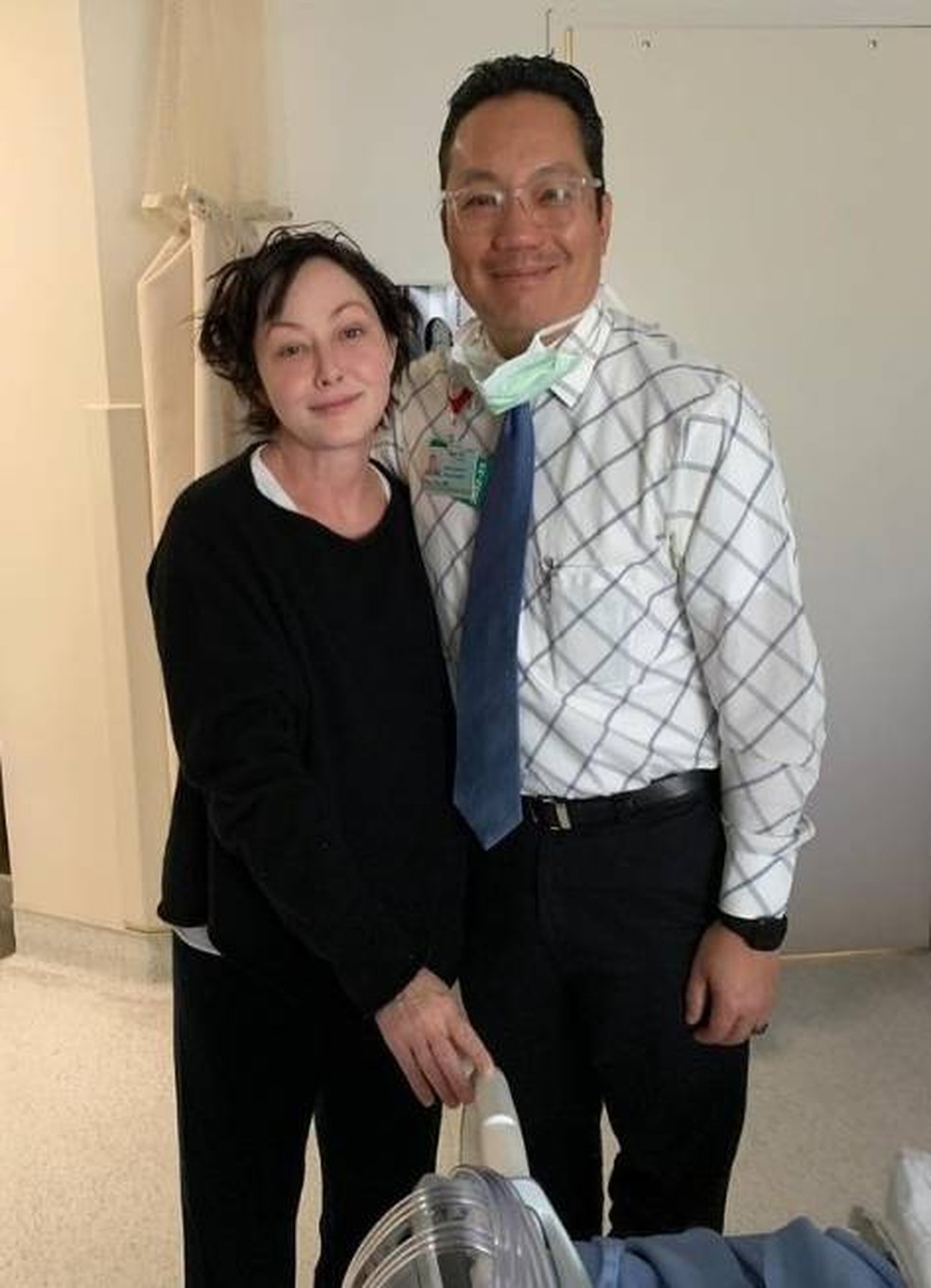 Shannen Doherty, de "Barrados no Baile", e seu médico — Foto: (reprodução Instagram)