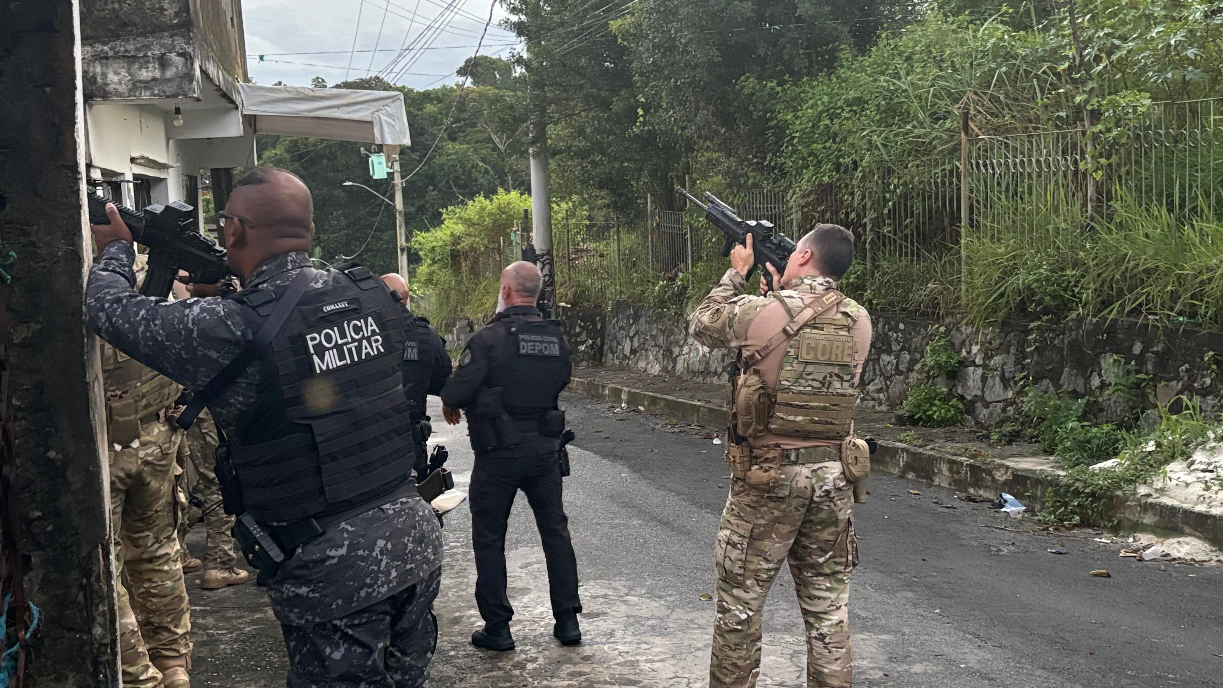 Nove pessoas são presas e uma morre em operação policial contra suspeitos de integrar grupo criminoso na Bahia