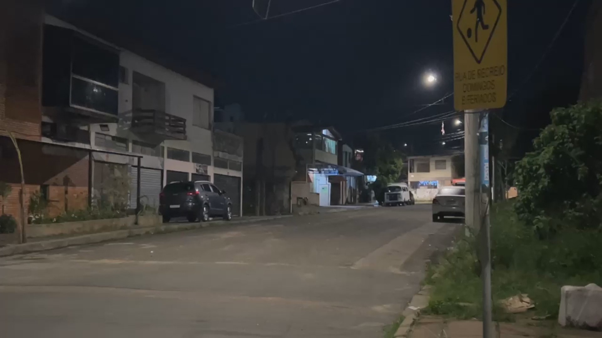 Duas pessoas morrem e outras duas ficam feridas durante tiroteio em Porto Alegre; criança de 5 anos foi baleada