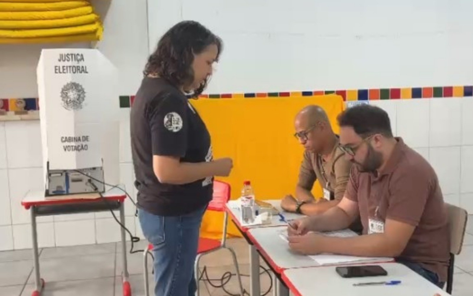 Luciana Amorim (UP) vota em Goiânia e declara ter feito 'excelente campanha'